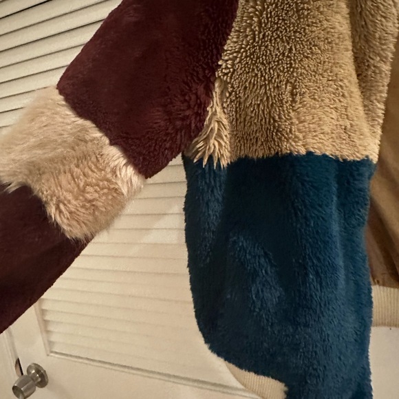 Fuzzy color block coat - Picture 3 of 4